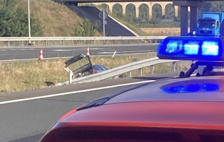 Ilesa tras una aparatosa salida de vía en la AP-15, en Noáin