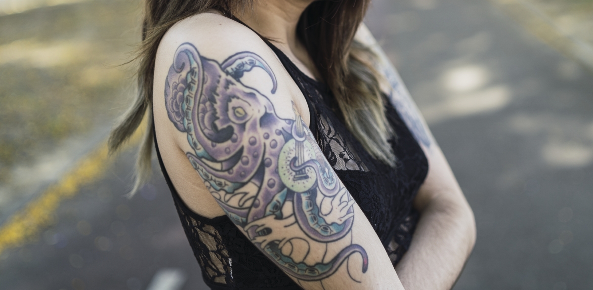“Me dijo que no iba a pinchar sobre una piel tatuada”