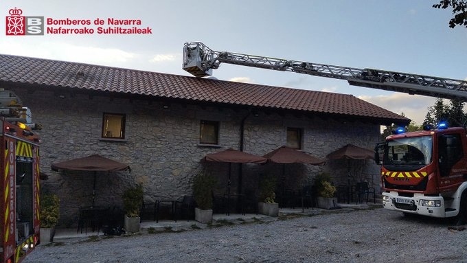 Extinguido un incendio de chimenea en un caserío de Mugiro sin heridos