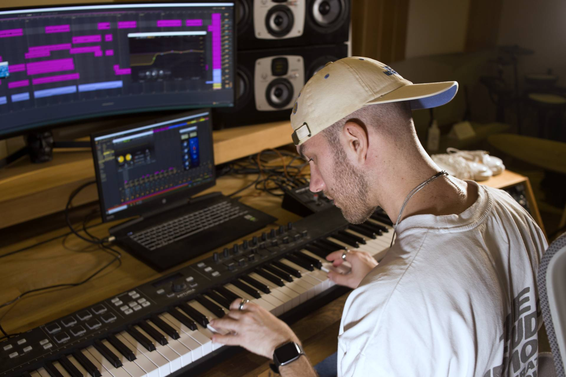 El productor español Naito debuta junto a Myke Towers en el álbum Island Boyz con la canción 'Buchanans 18'
