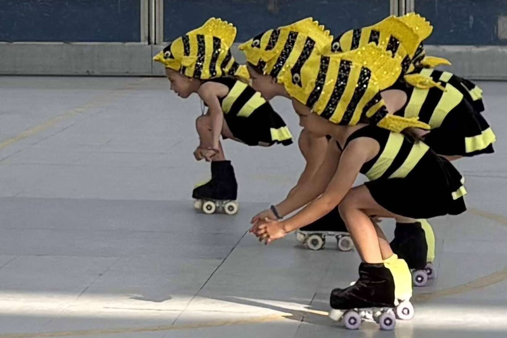 Niños desde los 4 años aprenden a patinar mientras desarrollan habilidades físicas y sociales