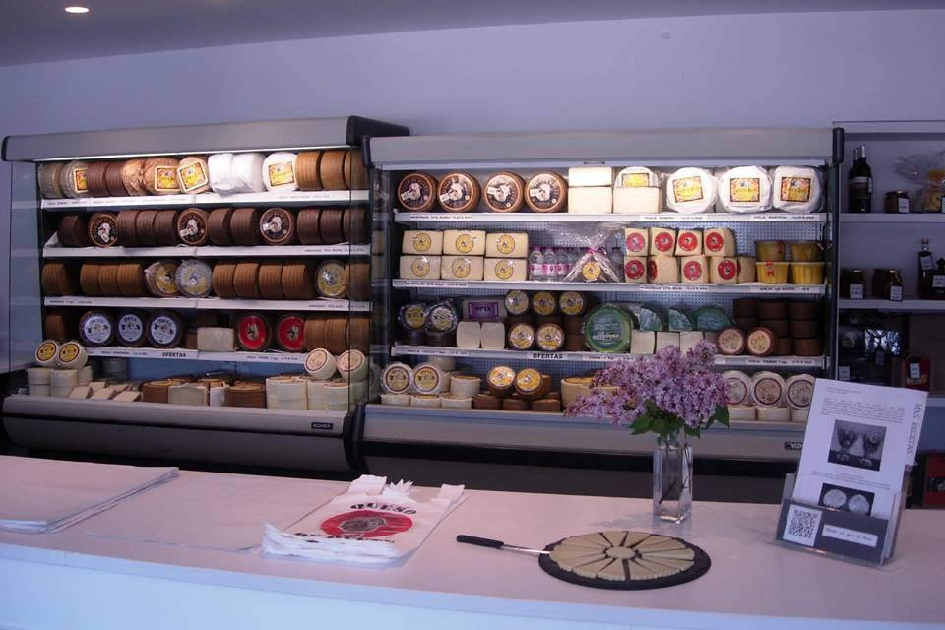 La tienda on-line de Quesos Huete ofrece queso Manchego con DOP y entrega garantizada en frío