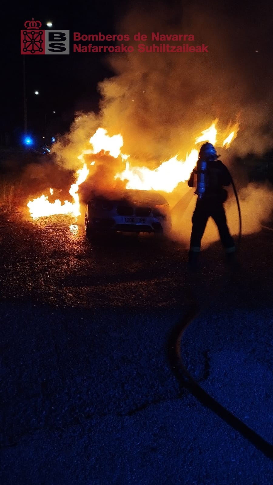 Bomberos de Tudela extinguen un incendio de un vehículo en la N-121-C